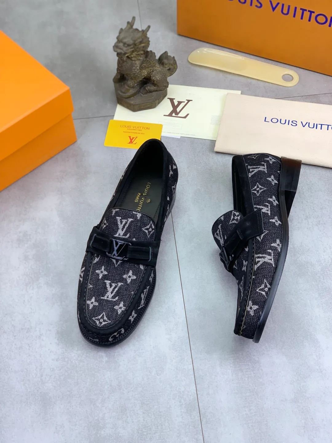 Men's men's shoes 💰P520 New style 💶[LOUIS VUITTON] Water-dyed Niuli Original order New style 🍀LV Louis Vuitton *——Top version of LV classic leather shoes! Made of imported original calfskin, original leather side strips and wear-resistant high-end rubber outsole! High quality products! Color: Black optional Size: 39-44 (45 customized)